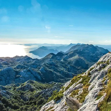 In With View * Makarska