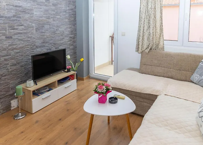 In With View Apartment